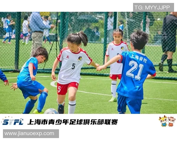 足球明星欢庆瞬间集锦精彩图片分享让我们一起感受他们的快乐与激情