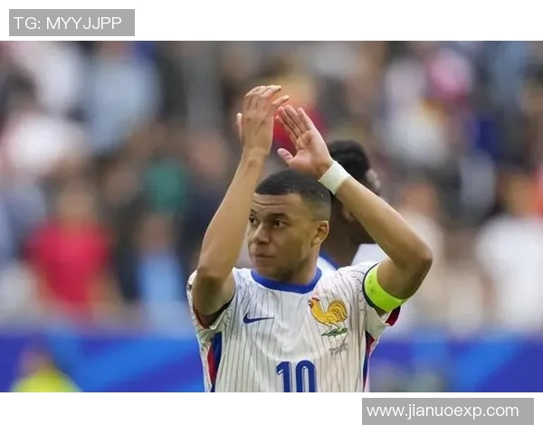 被遗忘的绿茵传奇：那些被封存的足球明星背后的故事与荣耀