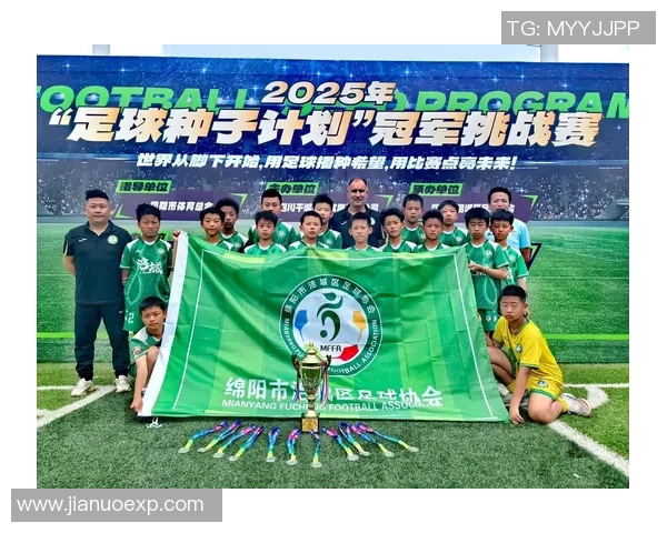 成都足球队挑战赛点评：团队协作展现出色战斗力与默契配合