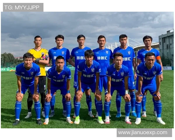 武汉篮球队在邀请赛中以65分稳居积分榜首位，展现强劲实力